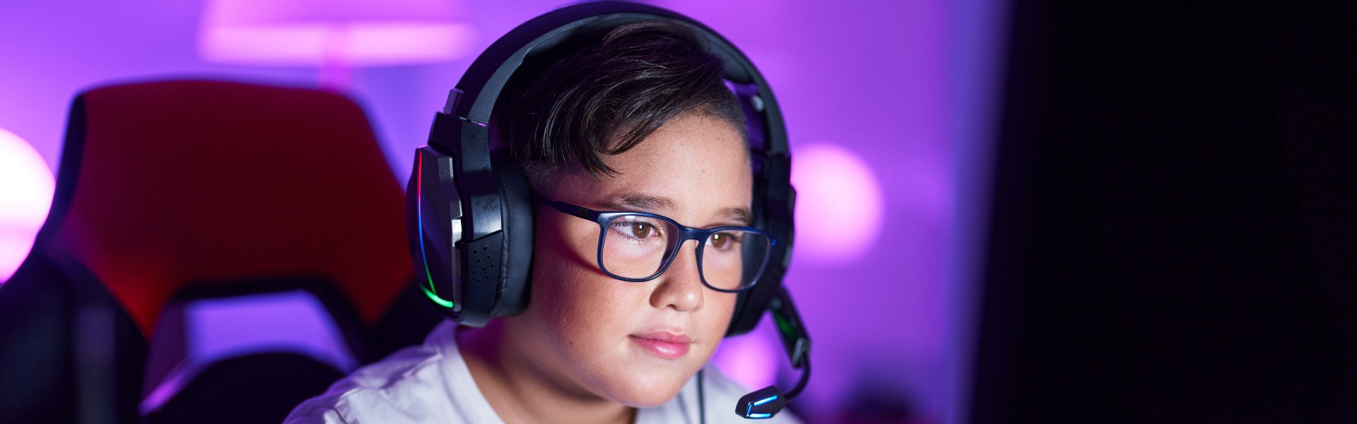 okulary do komputera dla graczy chłopiec